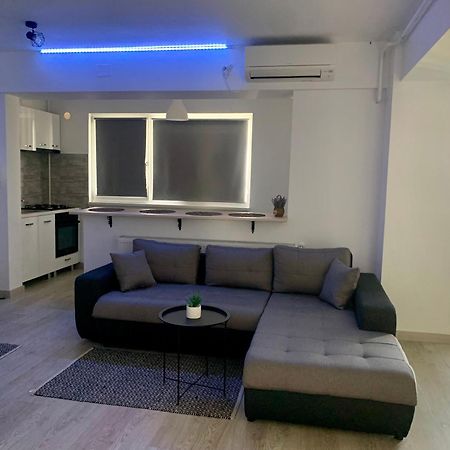 Black&White Suites Крайова Екстер'єр фото
