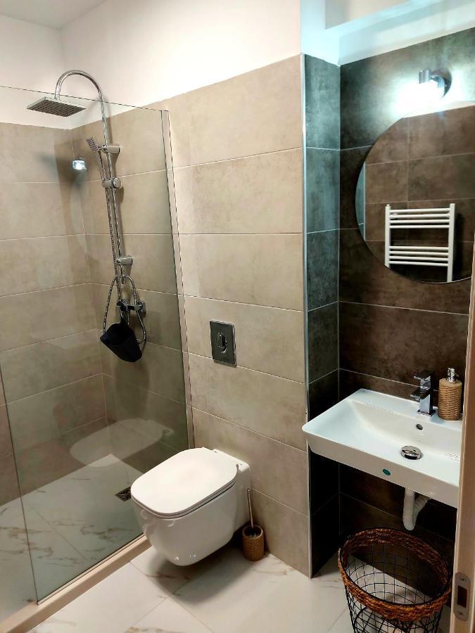 Black&White Suites Крайова Екстер'єр фото